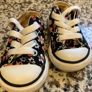 💗 CONVERSE 🖤 pink cherry & flowers ~ baby shoes ~ size 2 EGU